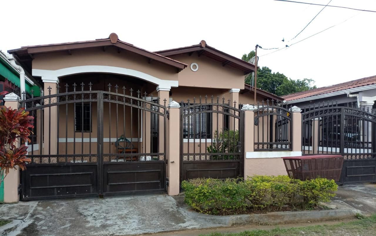 Propiedad en Venta - Casa en la Urbanización Las Lomas.